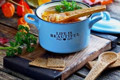 Съедобные ложки для супа со вкусом чеснока и пряностей